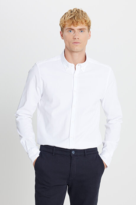 Yumuşak Dokulu Pamuklu Slim Fit Dar Kesim Düğmeli Yaka Esnek Beyaz Gömlek resmi