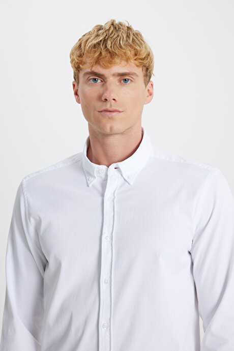 Yumuşak Dokulu Pamuklu Slim Fit Dar Kesim Düğmeli Yaka Esnek Beyaz Gömlek resmi