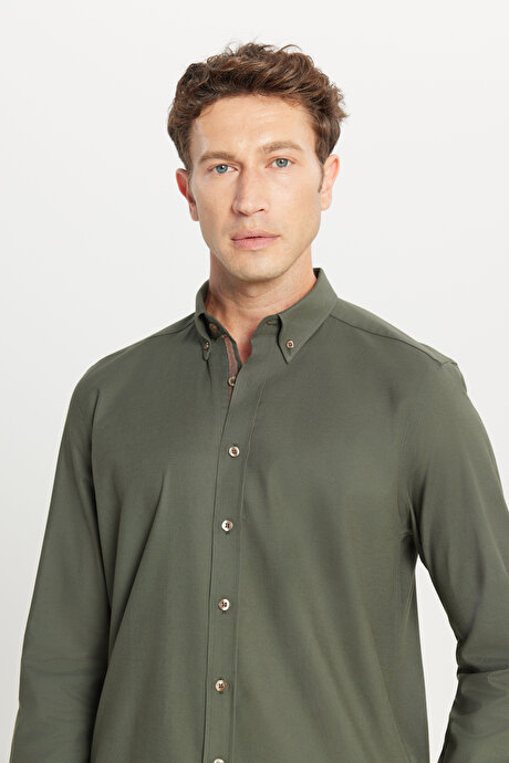 Pamuklu Slim Fit Dar Kesim Düğmeli Yaka Esnek Gabardin Haki Gömlek resmi