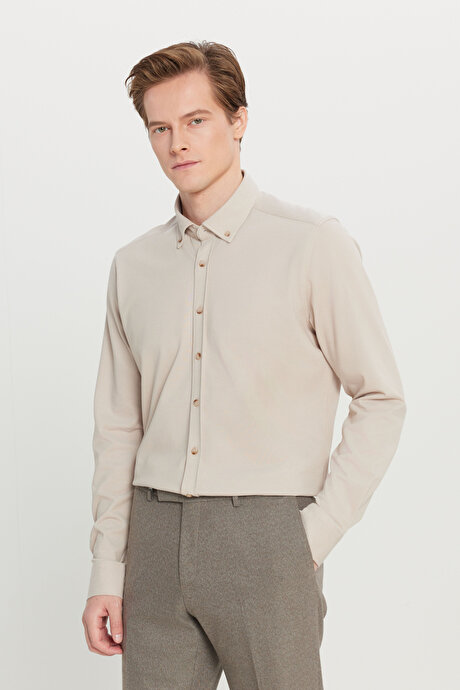 Pamuklu Slim Fit Dar Kesim Düğmeli Yaka Örme Bej Gömlek resmi