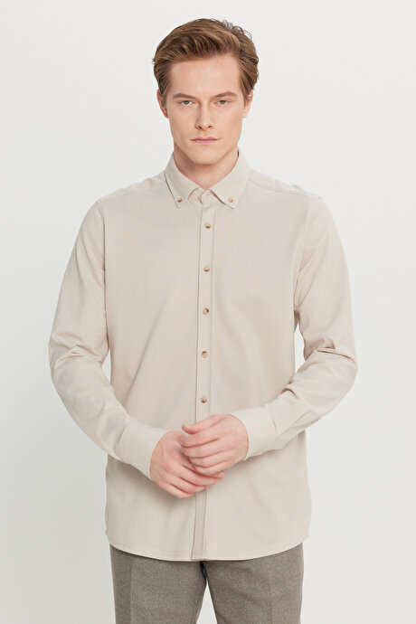 Pamuklu Slim Fit Dar Kesim Düğmeli Yaka Örme Bej Gömlek resmi