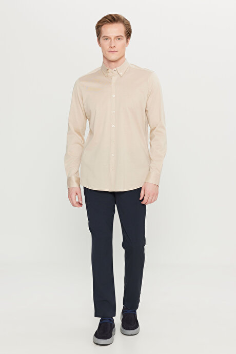 %100 Pamuk Slim Fit Dar Kesim Düğmeli Yaka Örme Bej Gömlek resmi