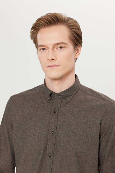 Pamuklu Slim Fit Dar Kesim Düğmeli Yaka Diagonal Desenli Flanel Kahverengi Gömlek resmi