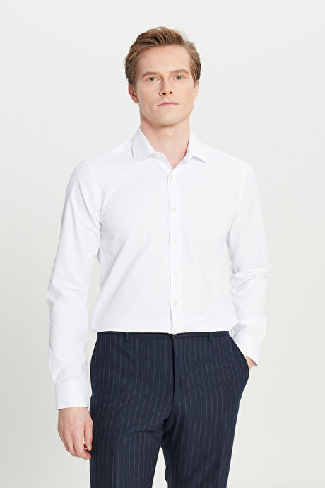 Pamuklu Regular Fit Normal Kesim Klasik Yaka Armürlü Beyaz Gömlek resmi
