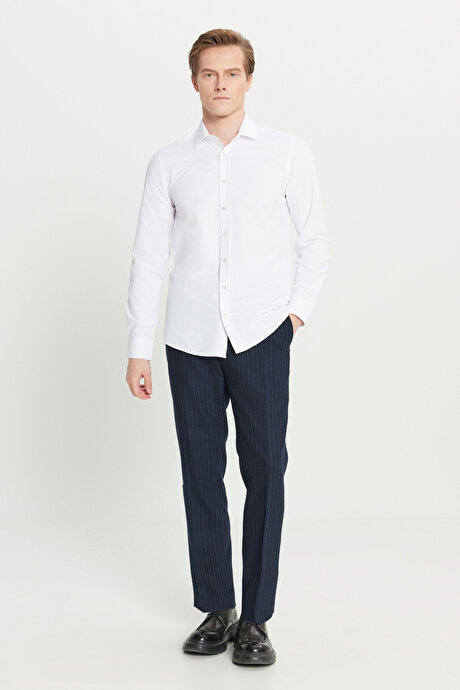 Pamuklu Regular Fit Normal Kesim Klasik Yaka Armürlü Beyaz Gömlek resmi