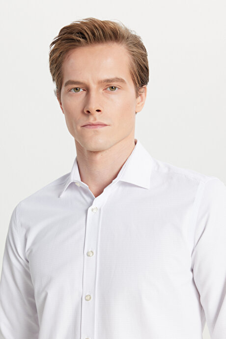 Pamuklu Regular Fit Normal Kesim Klasik Yaka Armürlü Beyaz Gömlek resmi