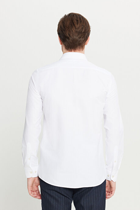 Pamuklu Regular Fit Normal Kesim Klasik Yaka Armürlü Beyaz Gömlek resmi