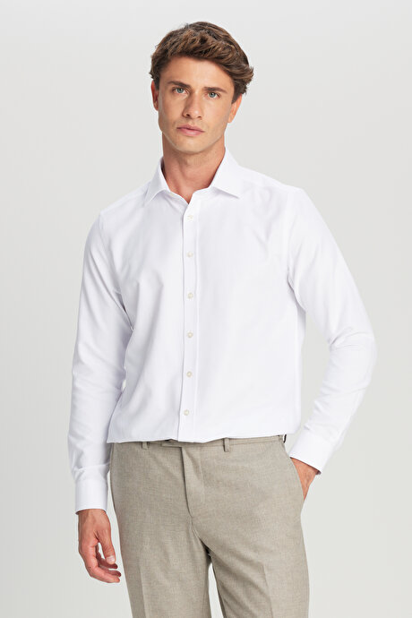Pamuklu Slim Fit Dar Kesim Klasik Yaka Armürlü Beyaz Gömlek resmi