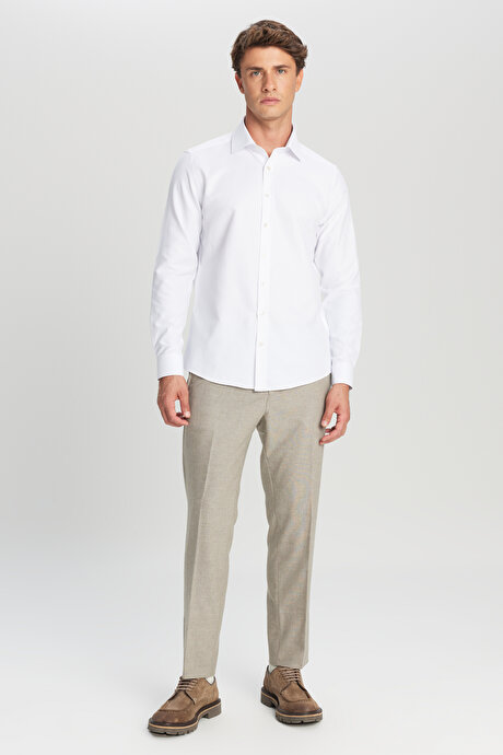 Pamuklu Slim Fit Dar Kesim Klasik Yaka Armürlü Beyaz Gömlek resmi