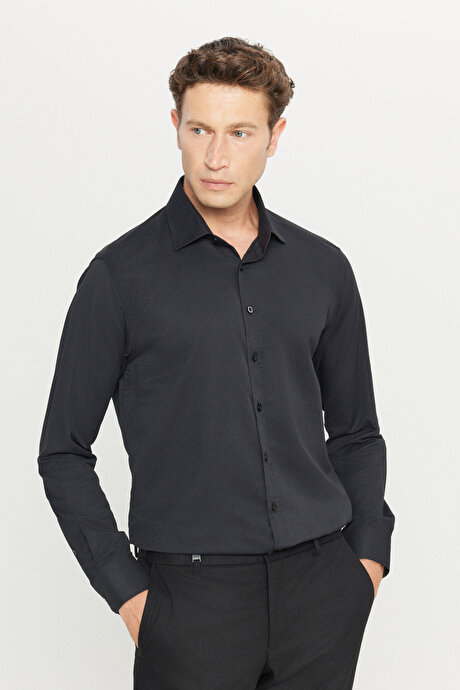 Pamuklu Slim Fit Dar Kesim Klasik Yaka Armürlü Siyah Gömlek resmi
