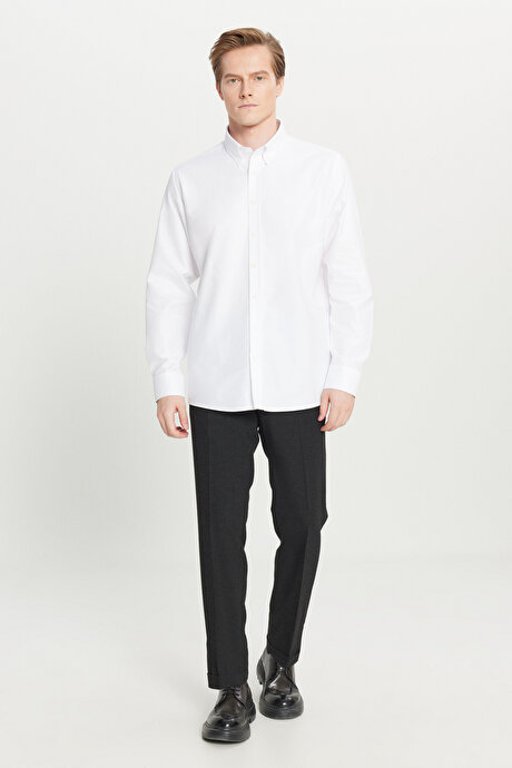%100 Pamuk Oxford Comfort Fit Rahat Kesim Düğmeli Yaka Beyaz Gömlek resmi