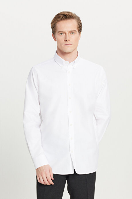 %100 Pamuk Oxford Comfort Fit Rahat Kesim Düğmeli Yaka Beyaz Gömlek resmi