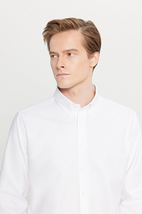 %100 Pamuk Oxford Comfort Fit Rahat Kesim Düğmeli Yaka Beyaz Gömlek resmi