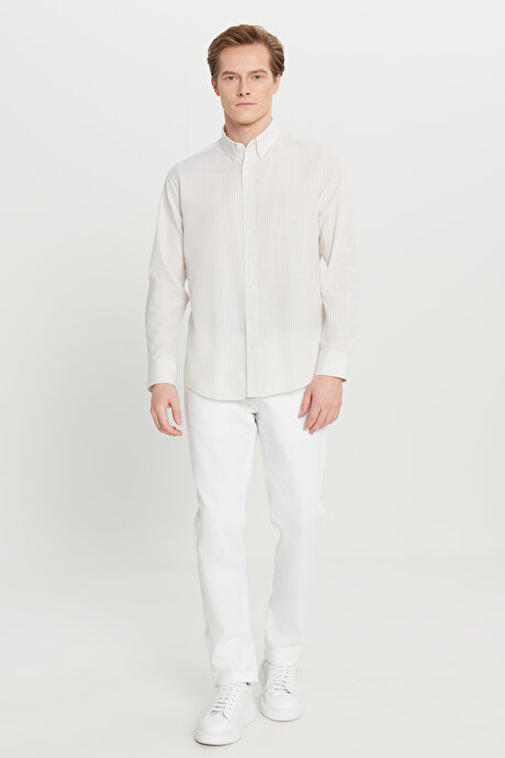 Pamuklu Tailored Slim Fit Dar Kesim Düğmeli Yaka Çizgili Beyaz-Bej Gömlek resmi