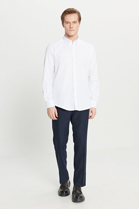 Pamuklu Tailored Slim Fit Dar Kesim Gizli Düğmeli Yaka Armürlü Beyaz Gömlek resmi