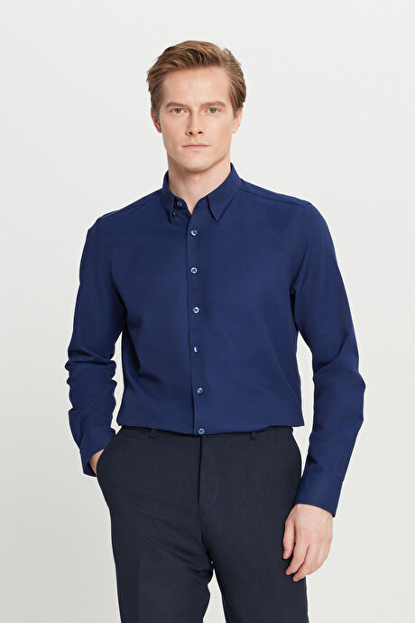 Pamuklu Tailored Slim Fit Dar Kesim Gizli Düğmeli Yaka Armürlü Lacivert Gömlek resmi
