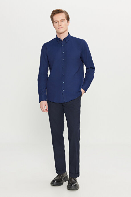 Pamuklu Tailored Slim Fit Dar Kesim Gizli Düğmeli Yaka Armürlü Lacivert Gömlek resmi
