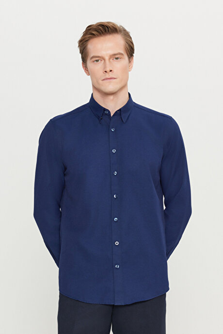 Pamuklu Tailored Slim Fit Dar Kesim Gizli Düğmeli Yaka Armürlü Lacivert Gömlek resmi
