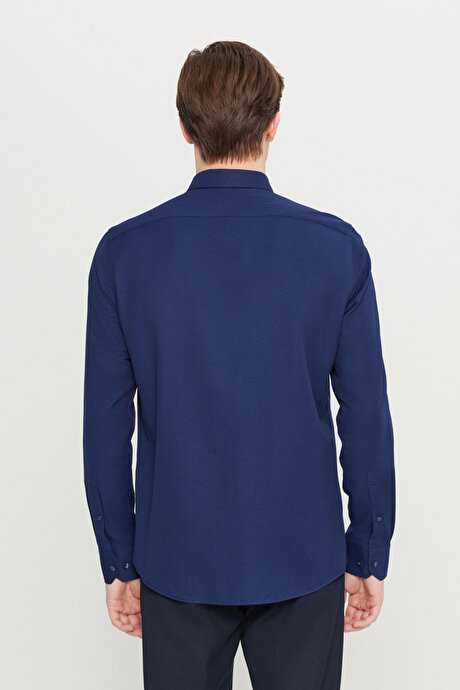 Pamuklu Tailored Slim Fit Dar Kesim Gizli Düğmeli Yaka Armürlü Lacivert Gömlek resmi
