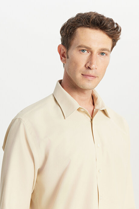 Pamuklu Regular Fit Normal Kesim Klasik Yaka Armürlü Bej Gömlek resmi