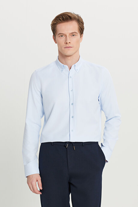 Pamuklu Tailored Slim Fit Dar Kesim Düğmeli Yaka Armürlü Açık Mavi Gömlek resmi