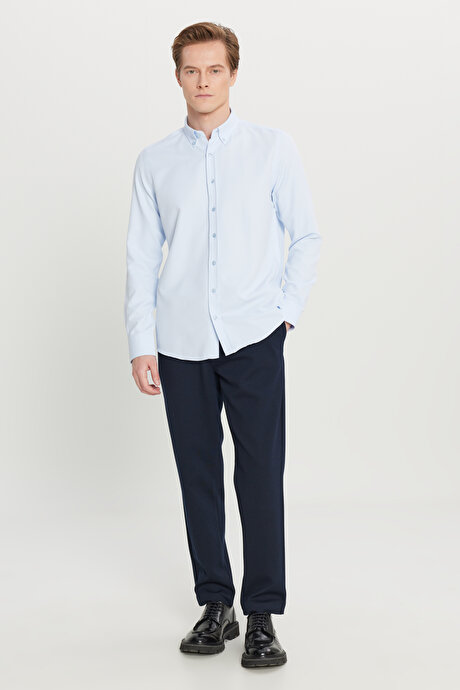 Pamuklu Tailored Slim Fit Dar Kesim Düğmeli Yaka Armürlü Açık Mavi Gömlek resmi