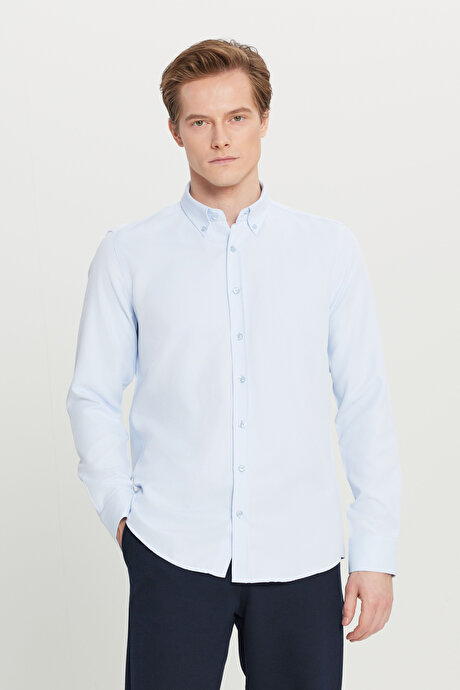 Pamuklu Tailored Slim Fit Dar Kesim Düğmeli Yaka Armürlü Açık Mavi Gömlek resmi