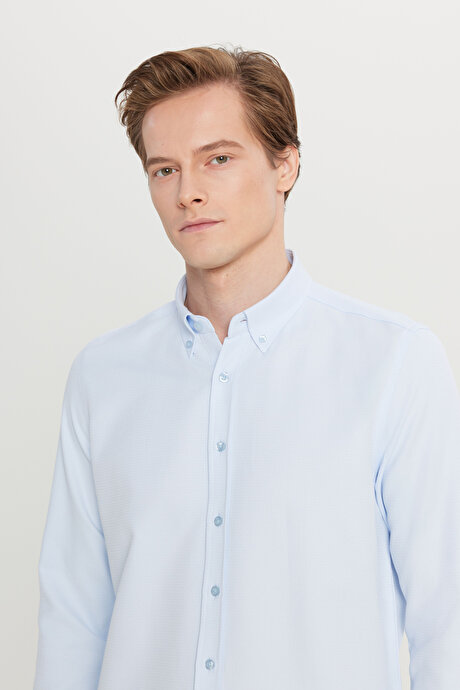 Pamuklu Tailored Slim Fit Dar Kesim Düğmeli Yaka Armürlü Açık Mavi Gömlek resmi