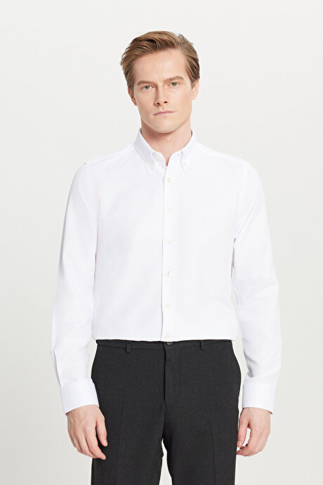 Pamuklu Tailored Slim Fit Dar Kesim Düğmeli Yaka Armürlü Beyaz Gömlek resmi
