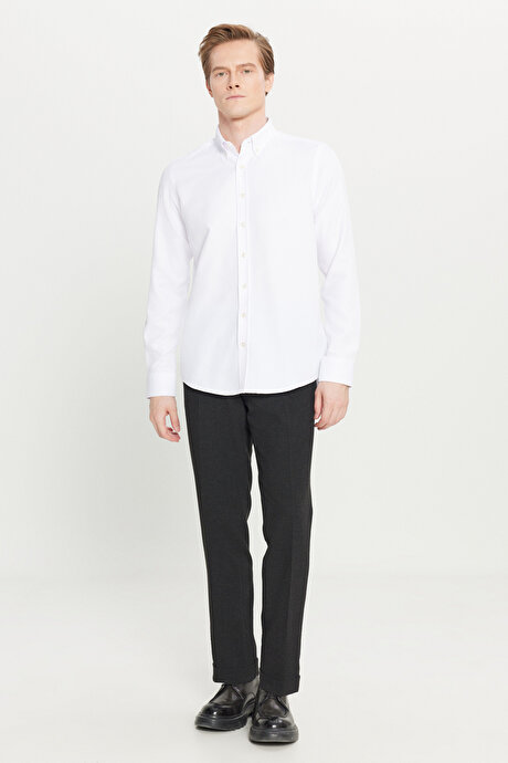 Pamuklu Tailored Slim Fit Dar Kesim Düğmeli Yaka Armürlü Beyaz Gömlek resmi