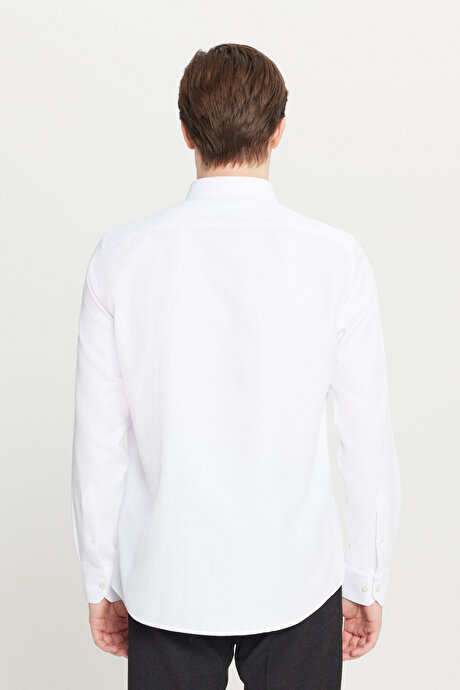 Pamuklu Tailored Slim Fit Dar Kesim Düğmeli Yaka Armürlü Beyaz Gömlek resmi