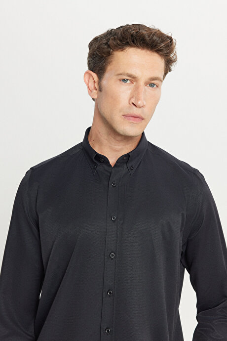 Pamuklu Tailored Slim Fit Dar Kesim Düğmeli Yaka Armürlü Siyah Gömlek resmi