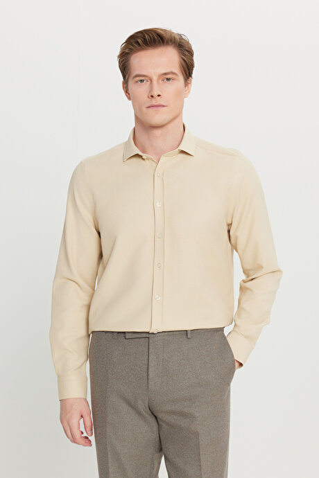 Pamuklu Tailored Slim Fit Dar Kesim Küçük İtalyan Yaka Armürlü Bej Gömlek resmi