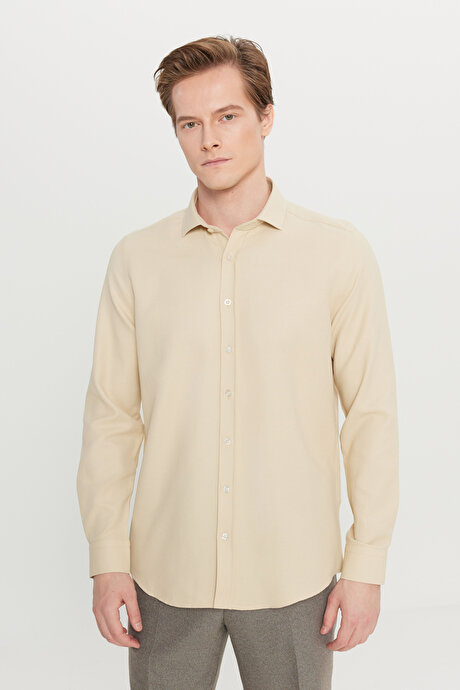 Pamuklu Tailored Slim Fit Dar Kesim Küçük İtalyan Yaka Armürlü Bej Gömlek resmi