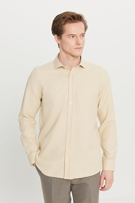Pamuklu Tailored Slim Fit Dar Kesim Küçük İtalyan Yaka Armürlü Bej Gömlek resmi