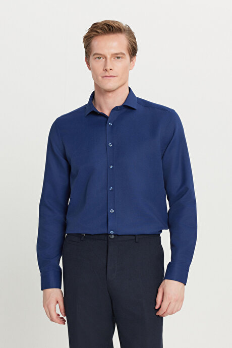 Pamuklu Tailored Slim Fit Dar Kesim Küçük İtalyan Yaka Armürlü Lacivert Gömlek resmi