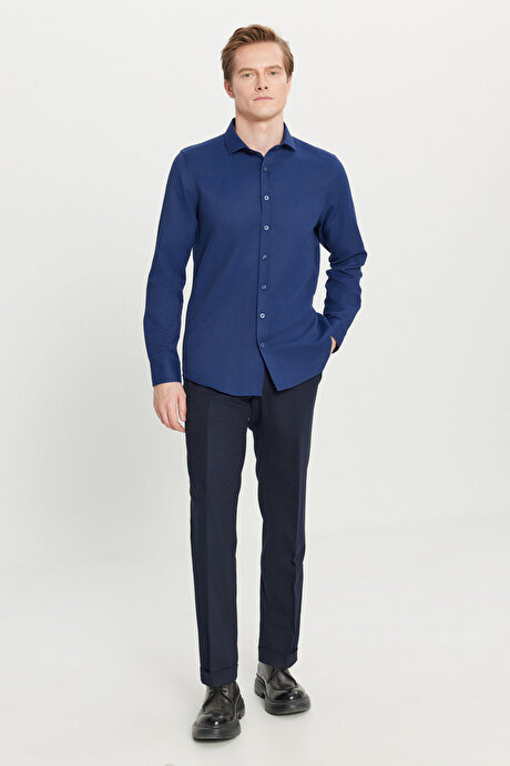 Pamuklu Tailored Slim Fit Dar Kesim Küçük İtalyan Yaka Armürlü Lacivert Gömlek resmi