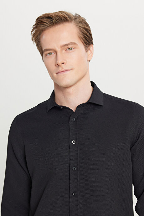 Pamuklu Tailored Slim Fit Dar Kesim Küçük İtalyan Yaka Armürlü Siyah Gömlek resmi