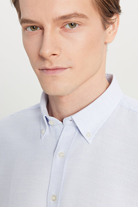 Pamuklu Tailored Slim Fit Dar Kesim Düğmeli Yaka Armürlü Açık Mavi Gömlek resmi