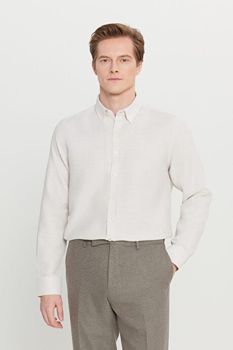 Pamuklu Tailored Slim Fit Dar Kesim Düğmeli Yaka Armürlü Bej Gömlek resmi