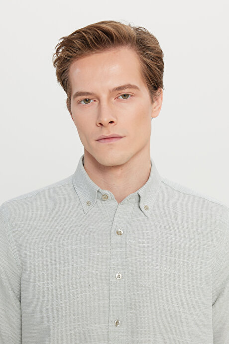 Pamuklu Tailored Slim Fit Dar Kesim Düğmeli Yaka Armürlü Haki Gömlek resmi