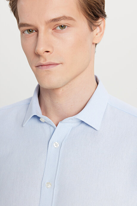 %100 Pamuk Tailored Slim Fit Dar Kesim Klasik Yaka Armürlü Açık Mavi Gömlek resmi