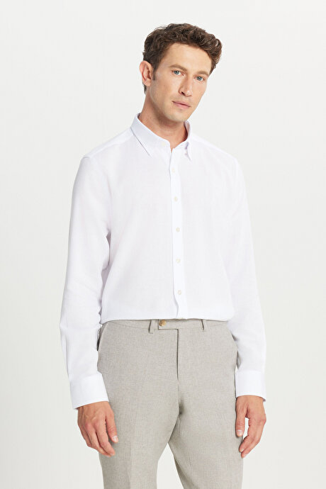 %100 Pamuklu Tailored Slim Fit Dar Kesim Gizli Düğmeli Yaka Armürlü Beyaz Gömlek resmi