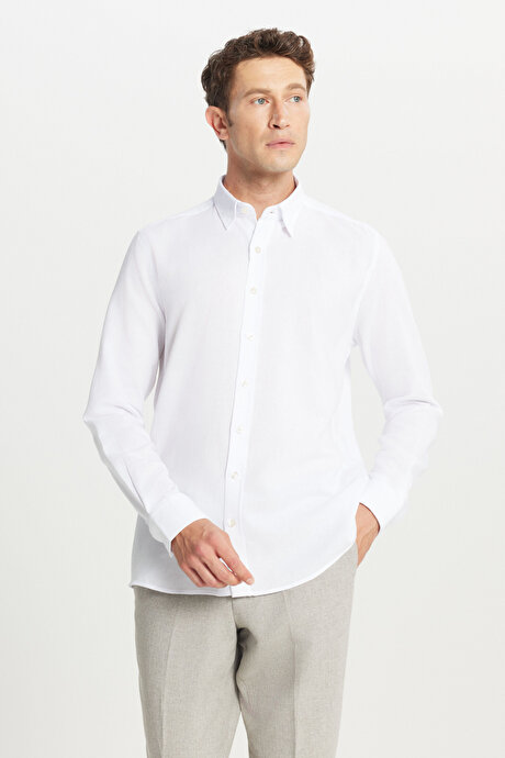 %100 Pamuklu Tailored Slim Fit Dar Kesim Gizli Düğmeli Yaka Armürlü Beyaz Gömlek resmi