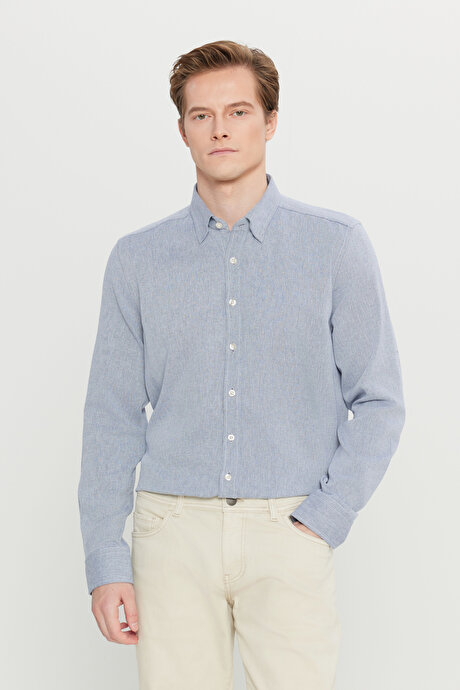 %100 Pamuklu Tailored Slim Fit Dar Kesim Gizli Düğmeli Yaka Armürlü Lacivert Gömlek resmi