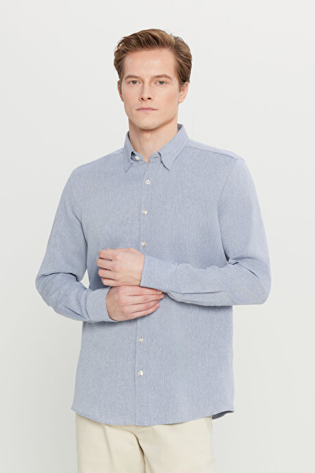 %100 Pamuklu Tailored Slim Fit Dar Kesim Gizli Düğmeli Yaka Armürlü Lacivert Gömlek resmi