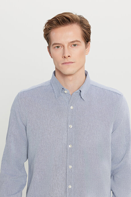 %100 Pamuklu Tailored Slim Fit Dar Kesim Gizli Düğmeli Yaka Armürlü Lacivert Gömlek resmi