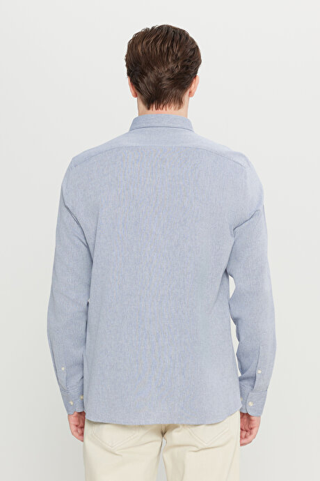 %100 Pamuklu Tailored Slim Fit Dar Kesim Gizli Düğmeli Yaka Armürlü Lacivert Gömlek resmi