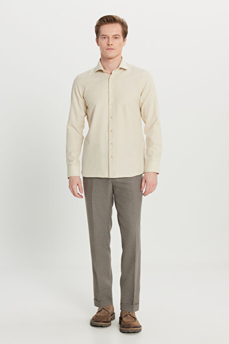 Pamuklu Oxford Tailored Slim Fit Dar Kesim Küçük İtalyan Yaka Armürlü Bej Gömlek resmi