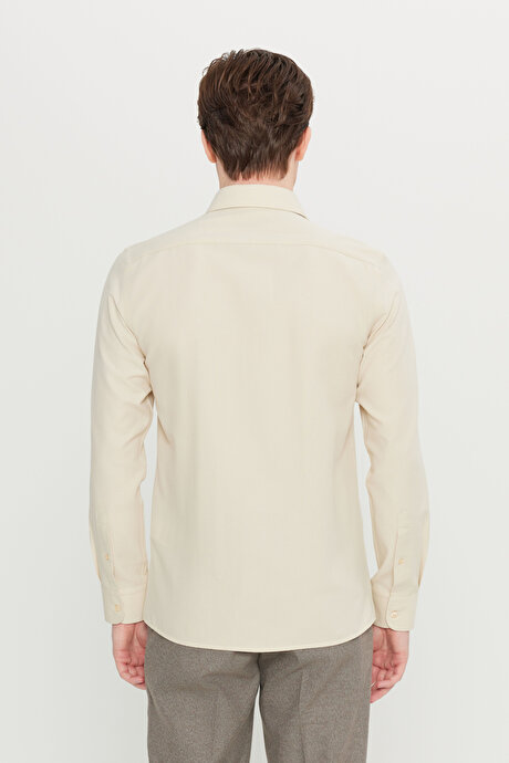 Pamuklu Oxford Tailored Slim Fit Dar Kesim Küçük İtalyan Yaka Armürlü Bej Gömlek resmi